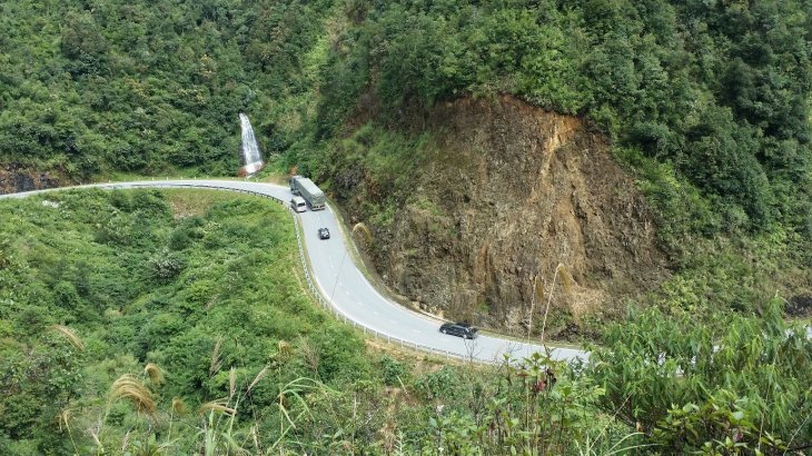 Lai Xe O To Duong Deo