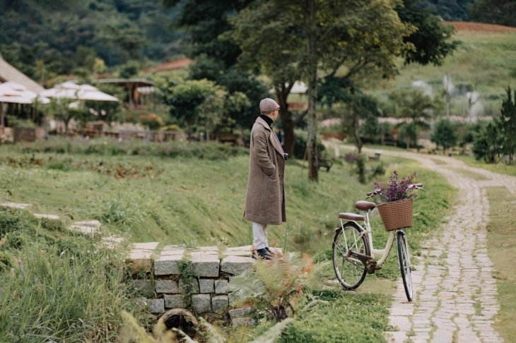 Ao Khoac Dai Di Da Lat Thang 11