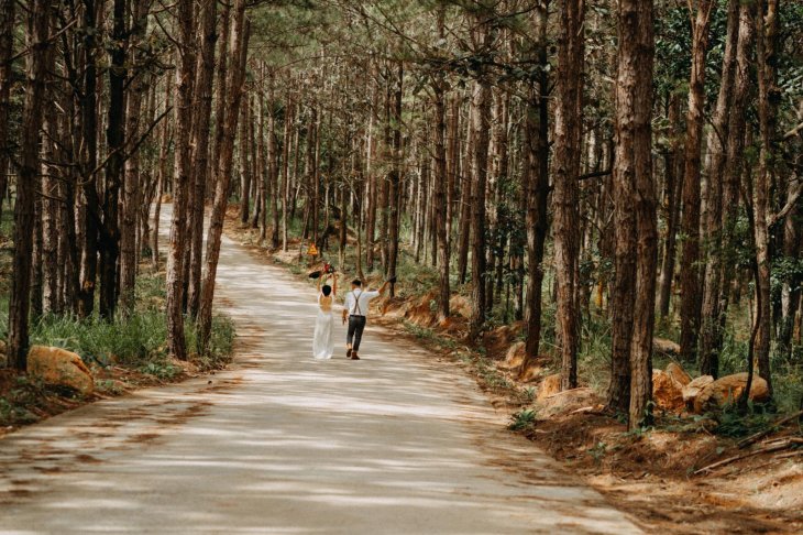 Con Duong Rung Thong