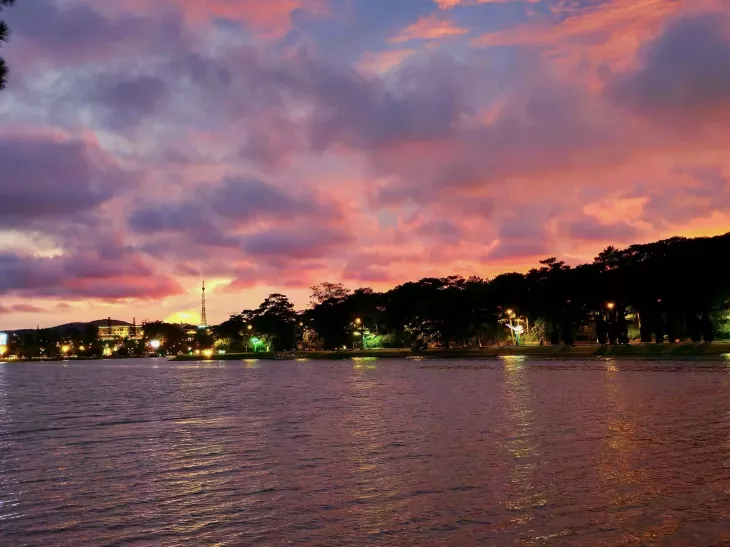 Ngam Hoang Hon Da Lat Ven Ho Xuan Huong Le Trung T