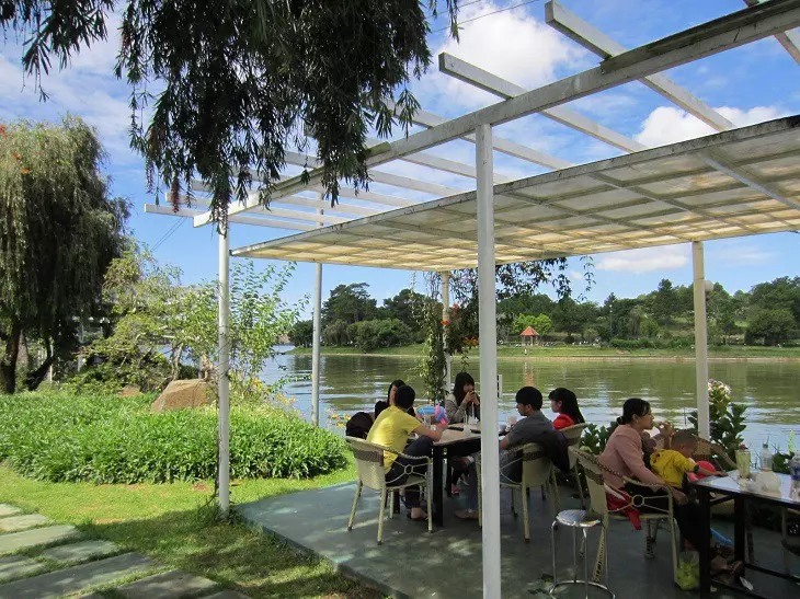 Cà Phê Gần Hồ Xuân Hương Đà Lạt 8