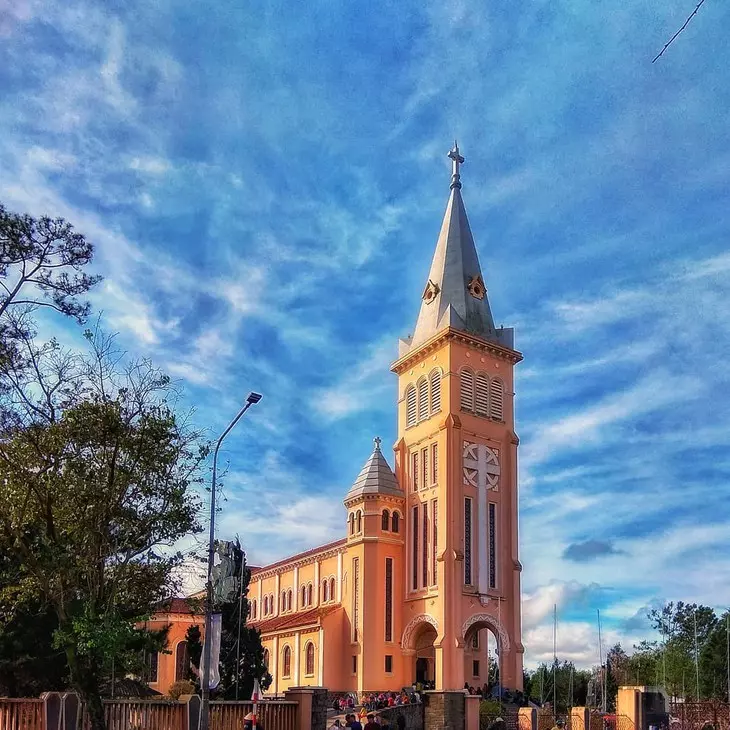 nha tho con ga da lat