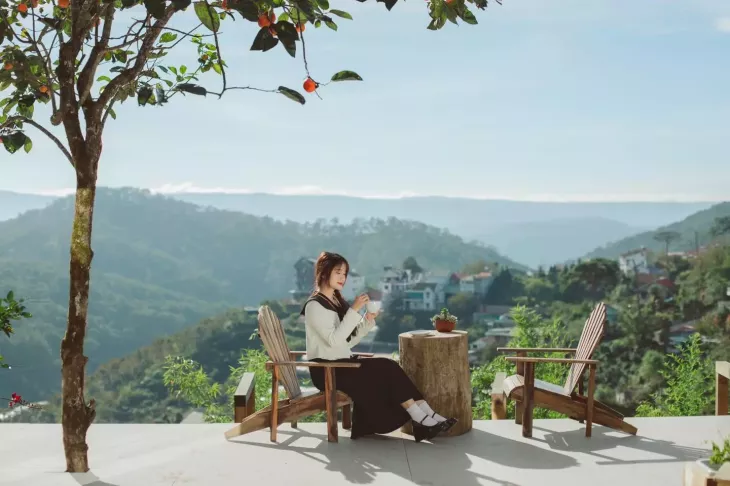 Binh Minh O Tiem Cafe To Chim Da Lat