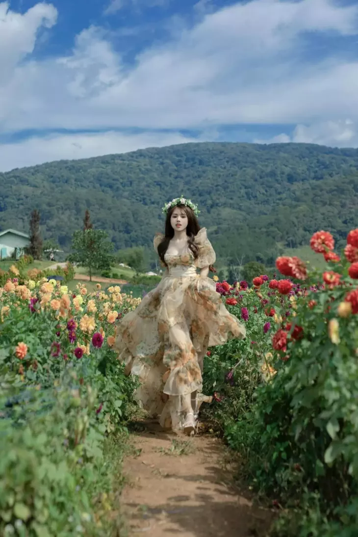 Trang Phuc Chup Anh Voi Hoa Thuoc Duoc