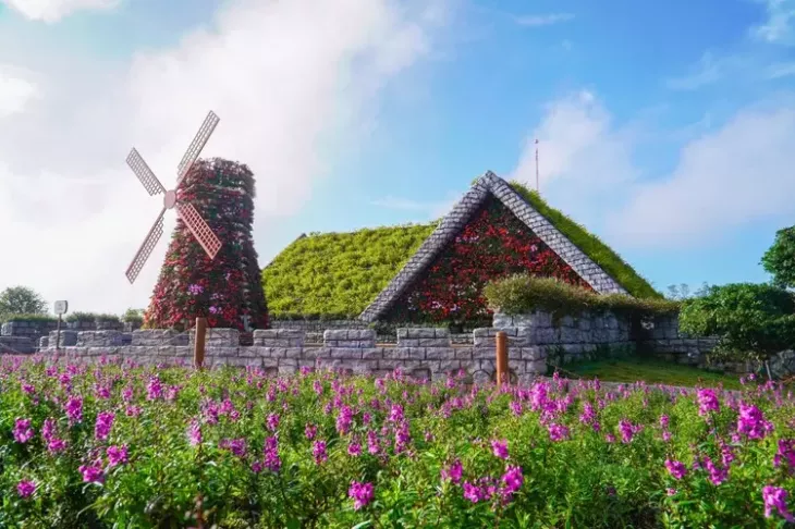 Cối xay gió và nhà phủ hoa tại Fresh Garden Đà Lạt