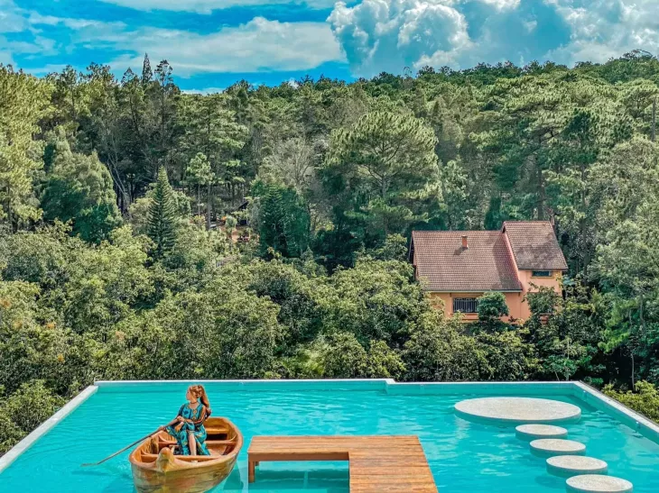 Bờ hồ tại Fresh Garden Đà Lạt