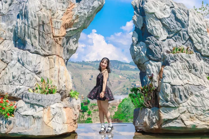 Tieu Canh Ho Tren May Da Lat