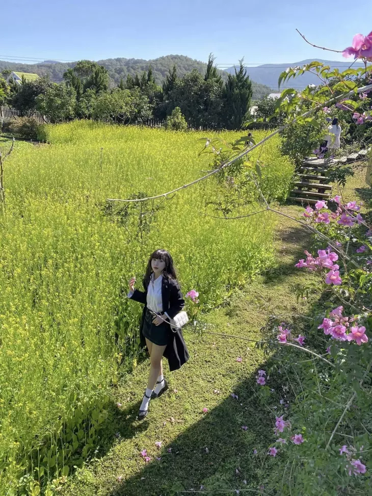 Thao Nguyen Xanh Vuon Hoa Theo Mua